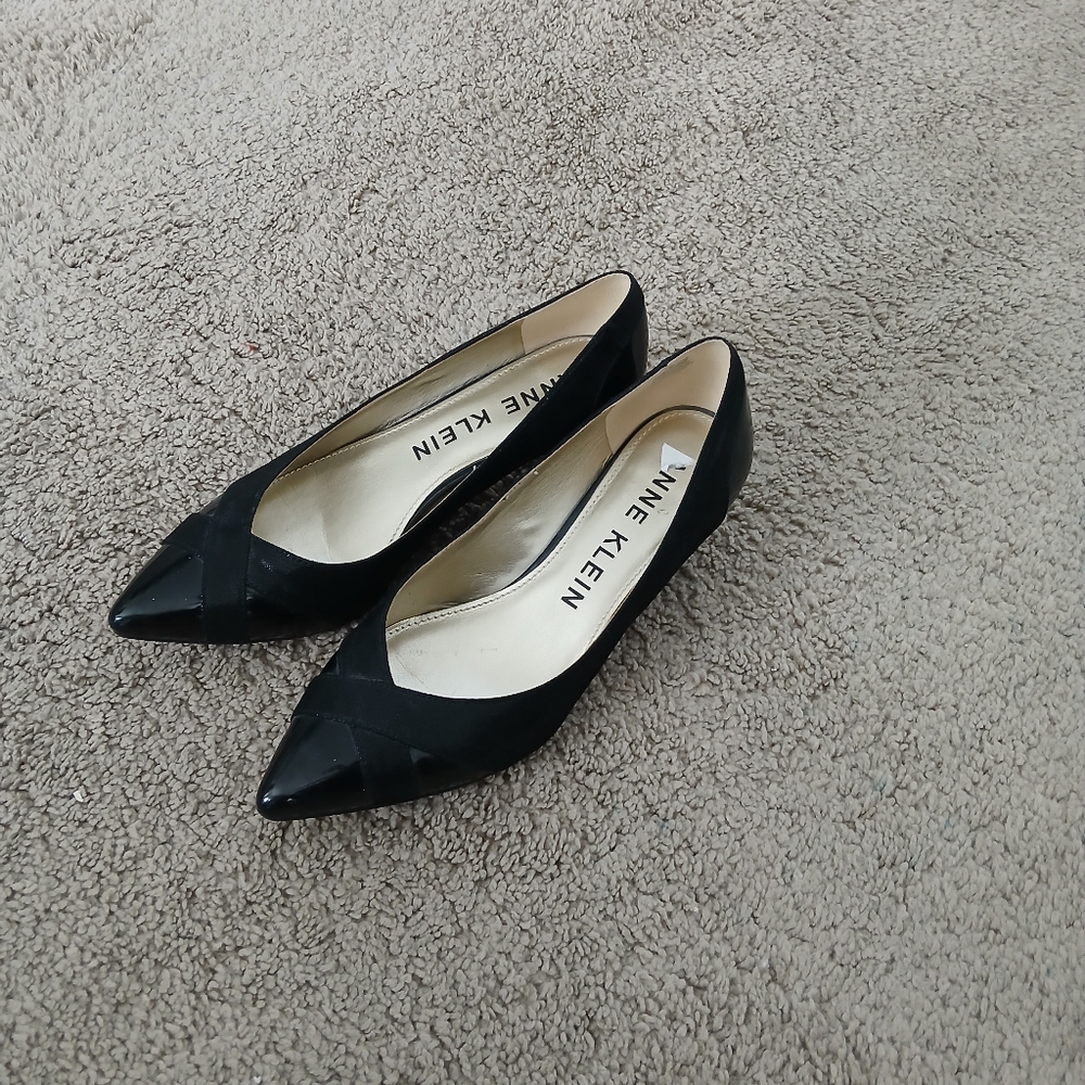Anne Klein black kitten Heels size 8 pre-owned